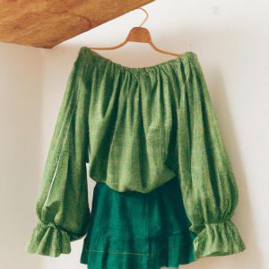 Jaki kolor pasuje do zielonego ubrania